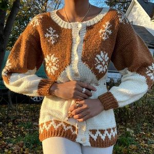 Knitted cottage core button up winter sweater 🧸🤎